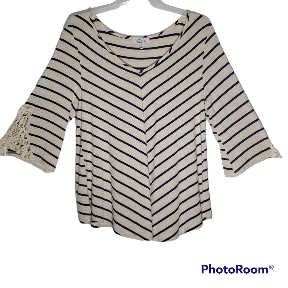 Fringe Benefits women's plus size 2X white/black pullover top. 819